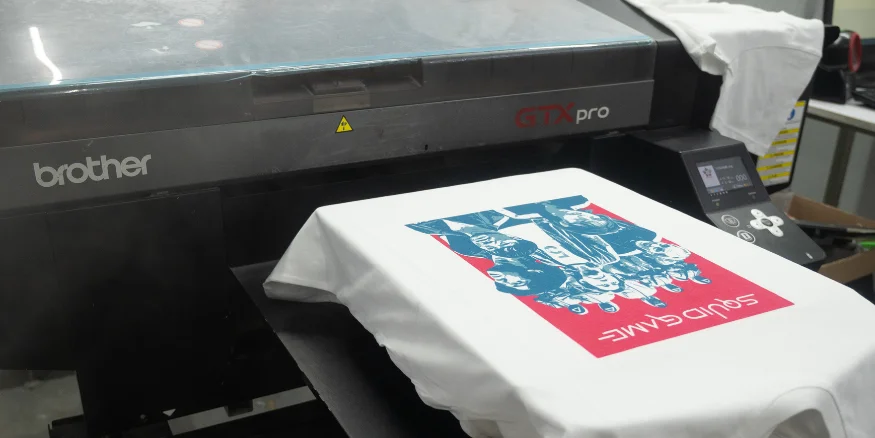 dtg printing on white t-shirt in qikink print on demand