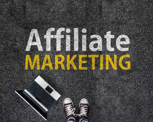 affiliate-marketer-posing-with-laptop-to-promote-passive-income-ideas